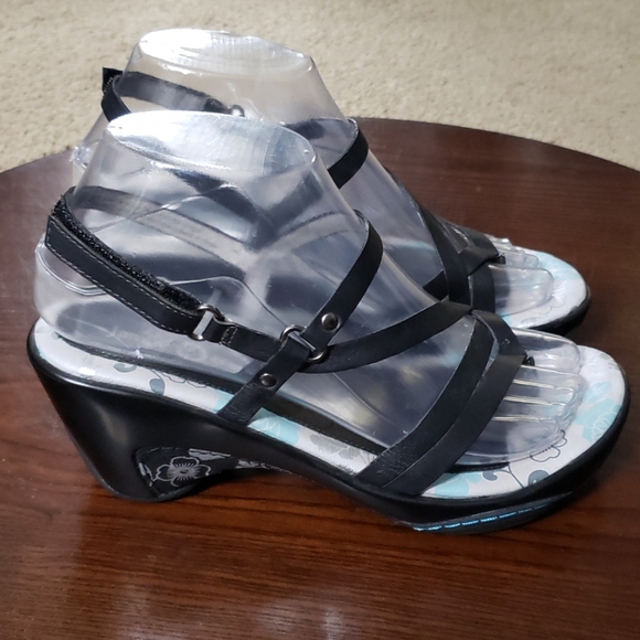 Jambu St Martin Sandals sz 6 Black Leather Wedge
